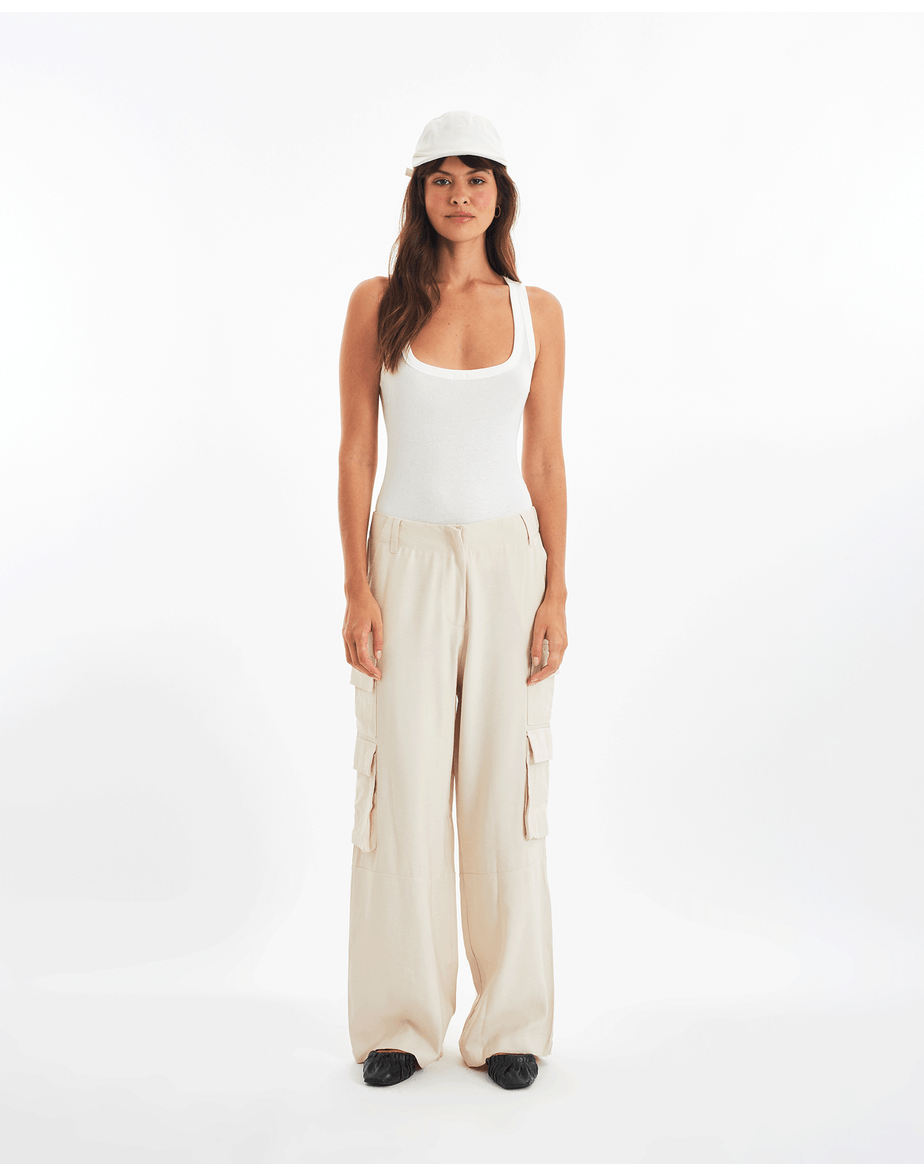 Calça bolsos say bege