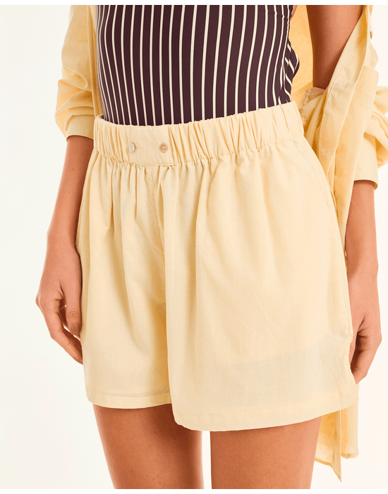 Short over tec off-white