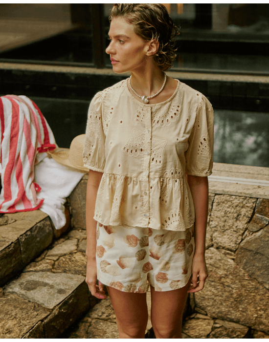 Short corais ray estampado