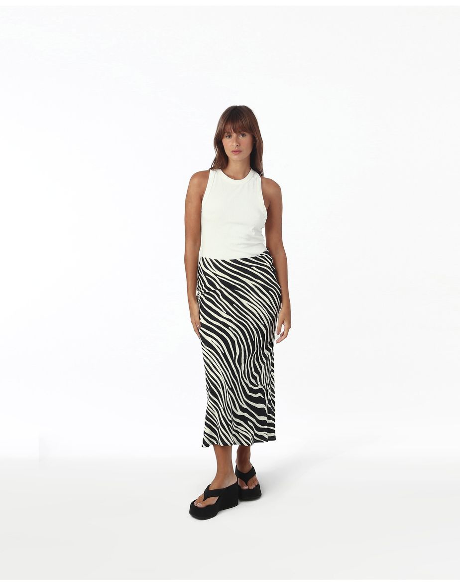 Regata assimétrica nos off-white