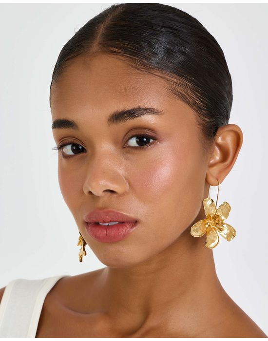 Brinco flora ebi dourado