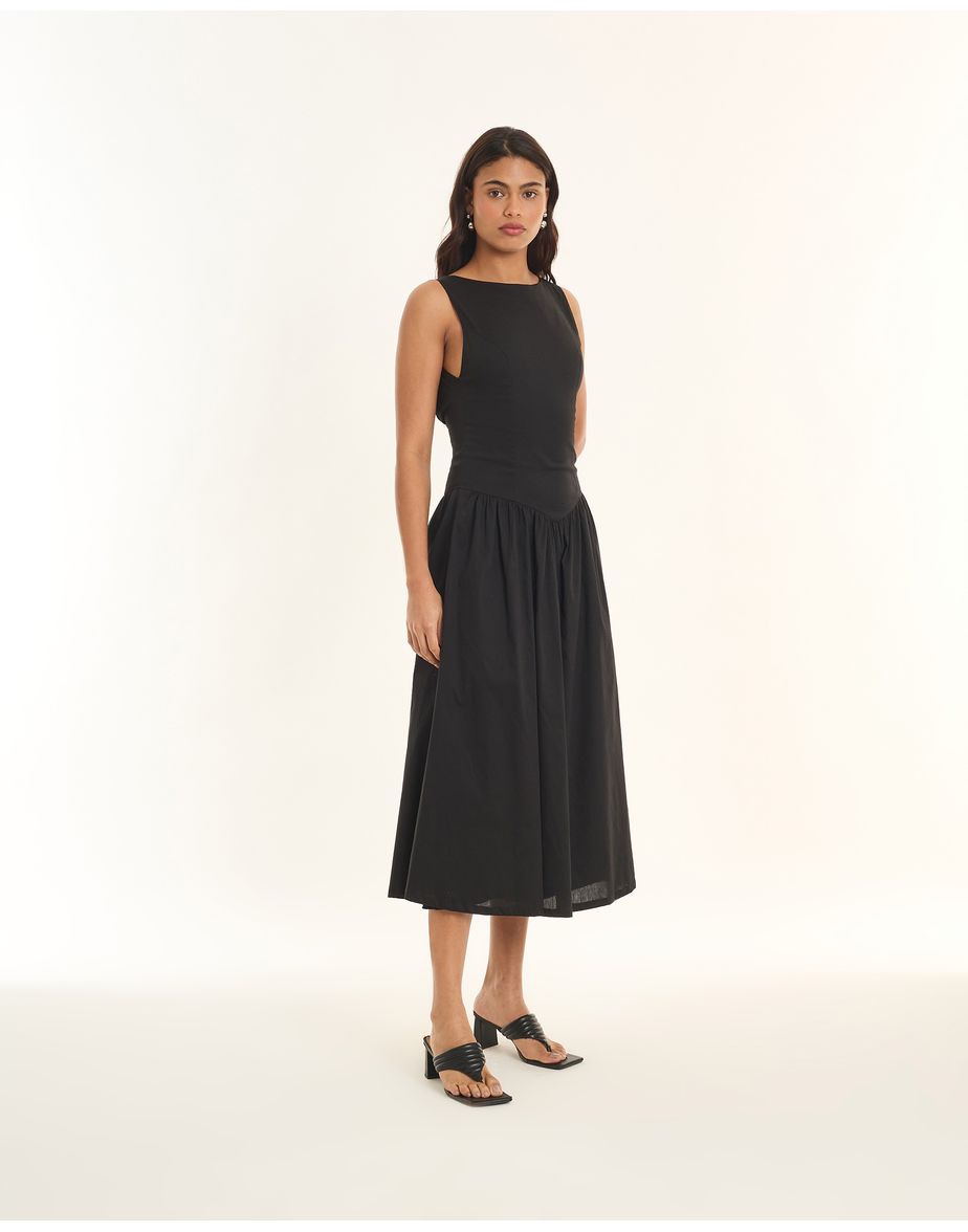 Vestido recortes tic preto