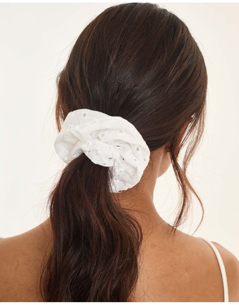 Scrunchie laise tic branco