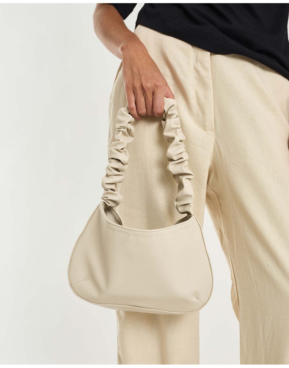 Bolsa enrrugada ade off-white