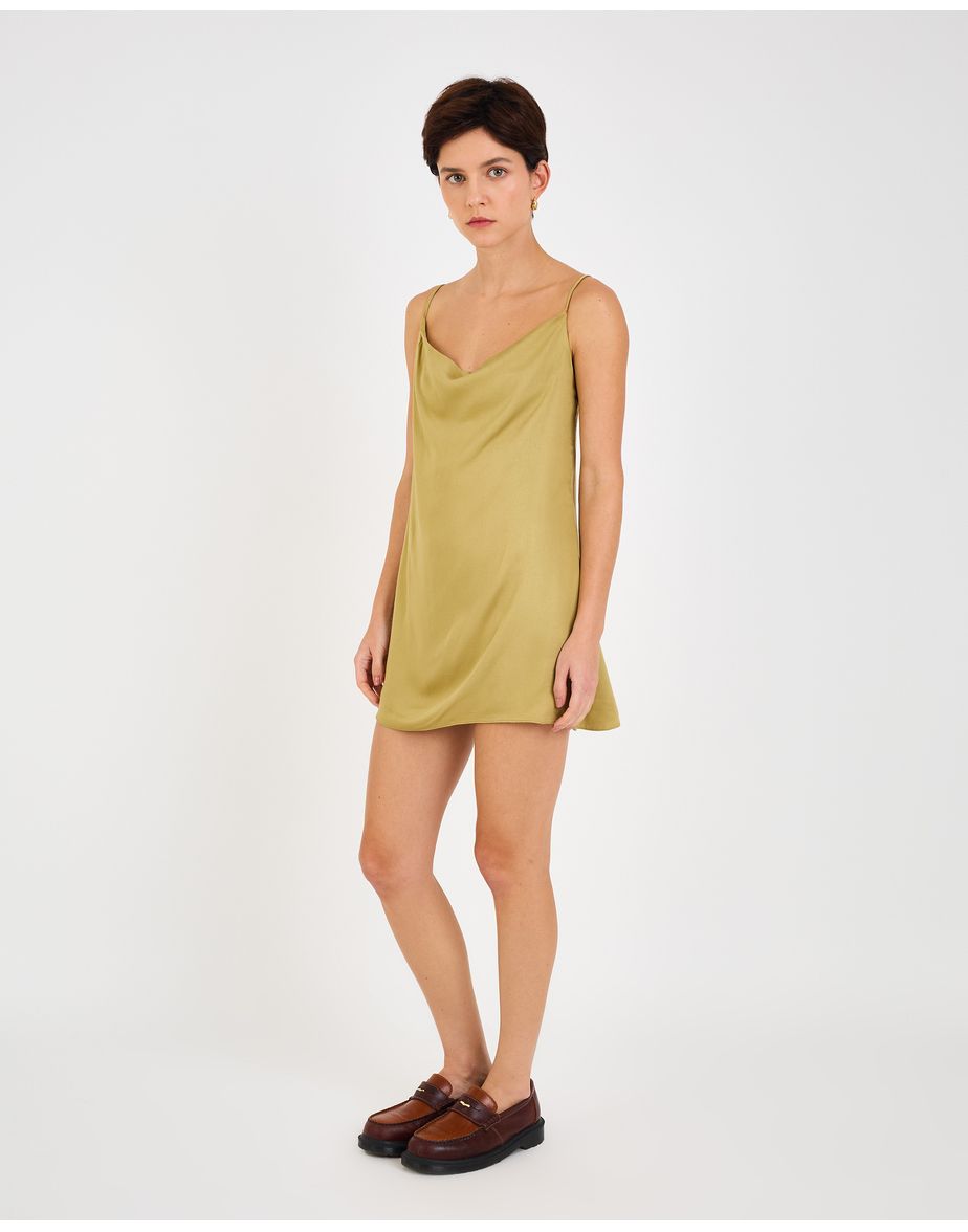 Vestido degage pres verde