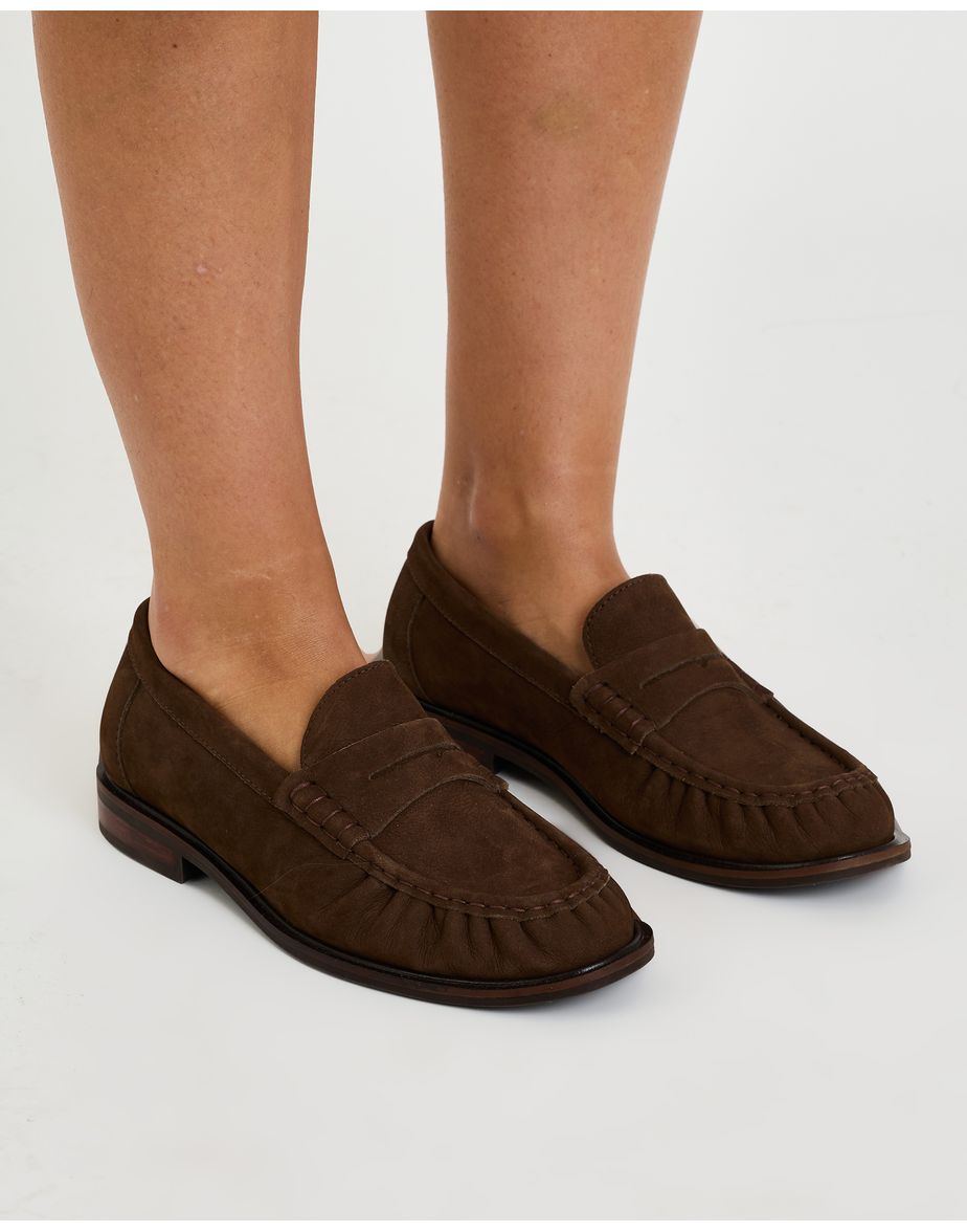 Loafer camurça mos marrom