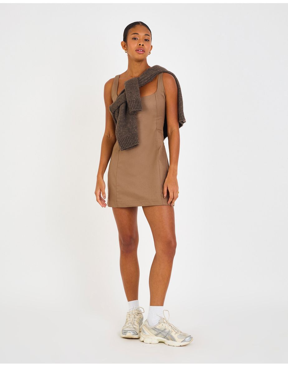 Vestido bossy era marrom