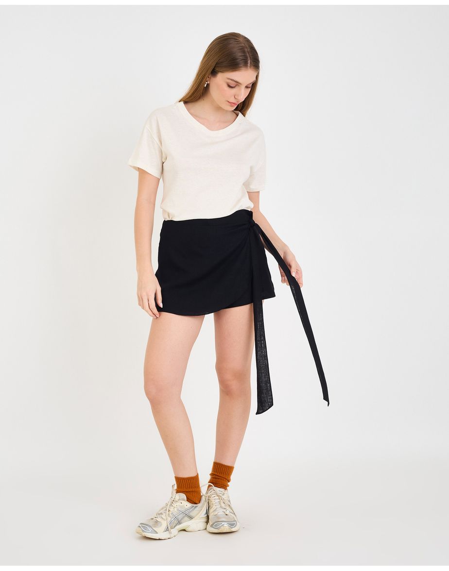 Short saia romana ala  preto