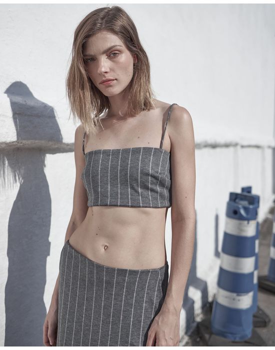 Top risca gru cinza